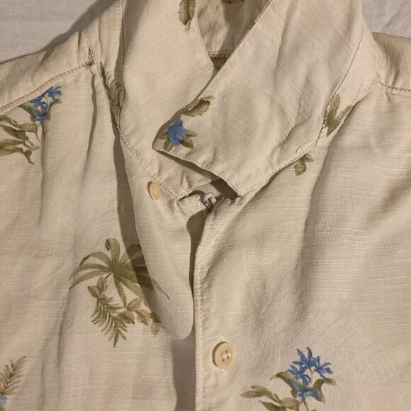 Tommy Bahama 100% Silk Short Sleeve Shirt – White with Blue & Green Pattern - Picture 6 of 9